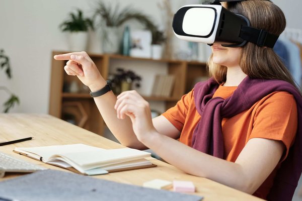Virtual reality in education: a new horizon for learning