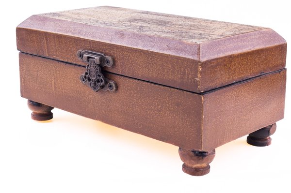 Discover the thrill: participate in the live mystery box event!